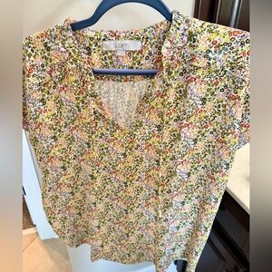 LOFT Women's Floral V-Neck Short Sleeve Top in Multi-Color